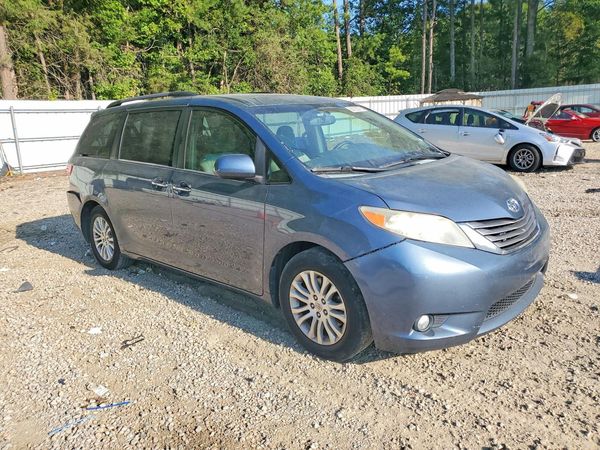 2015 TOYOTA SIENNA