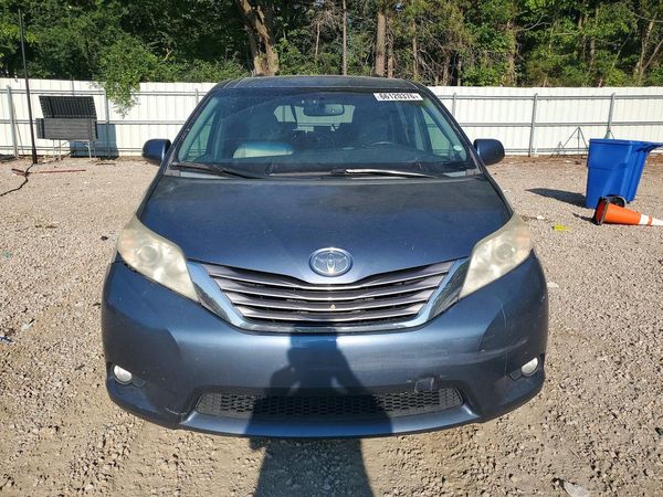 2015 TOYOTA SIENNA
