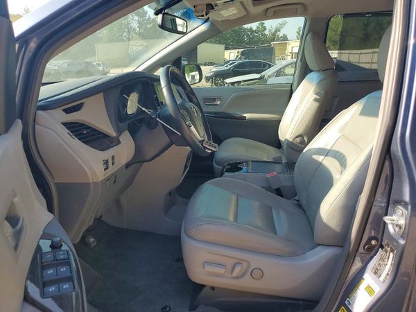 2015 TOYOTA SIENNA