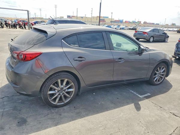 2018 MAZDA 3