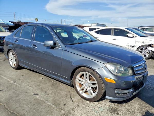 2013 MERCEDES-BENZ C250 — Passenger 3/4