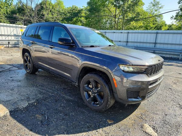 2021 JEEP GRAND CHEROKEE Laredo — Passenger 3/4