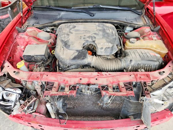 2012 DODGE CHARGER SXT — Engine bay