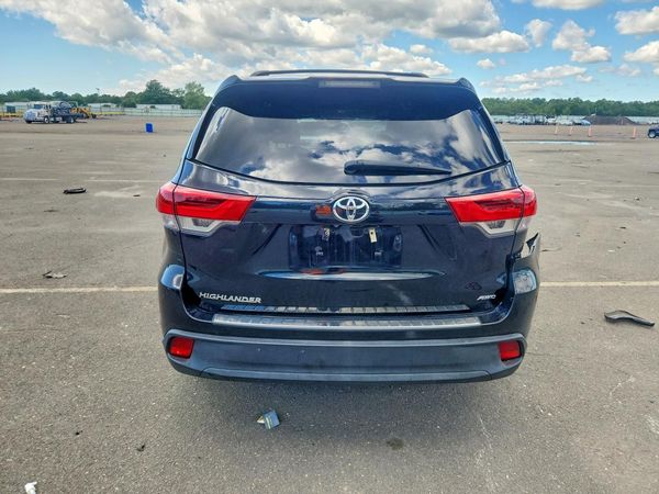 2018 TOYOTA HIGHLANDER