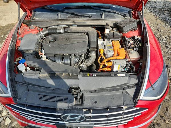 2020 HYUNDAI SONATA SEL — Engine bay