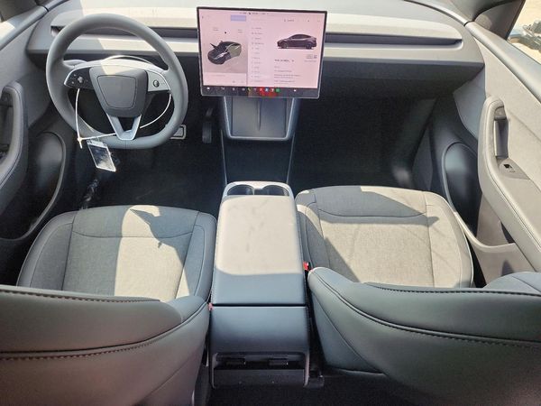 2026 TESLA MODEL Y