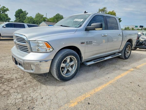 2016 RAM 1500 SLT