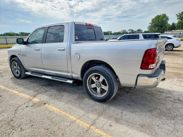 2016 RAM 1500 SLT
