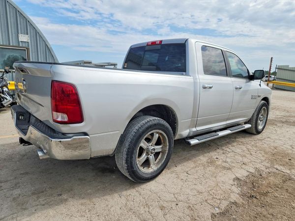 2016 RAM 1500 SLT
