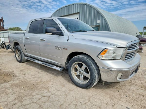 2016 RAM 1500 SLT