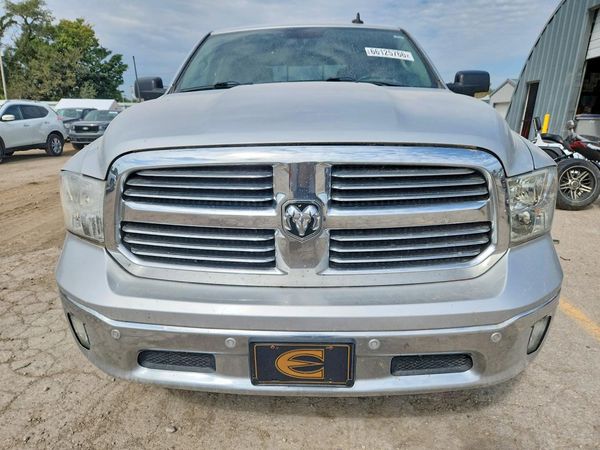 2016 RAM 1500 SLT