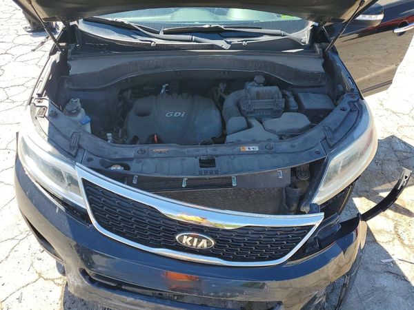 2015 KIA SORENTO GL — Engine bay