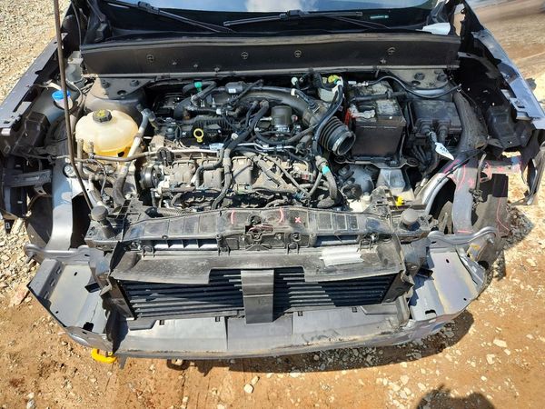 2024 FORD BRONCO Badlands — Engine bay
