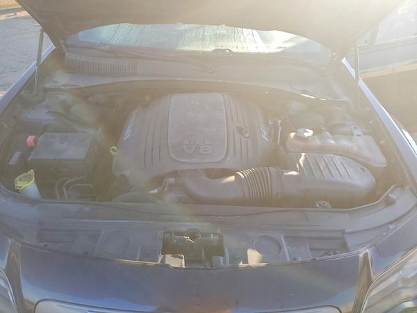 2013 CHRYSLER 300 300C Varvatos — Engine bay