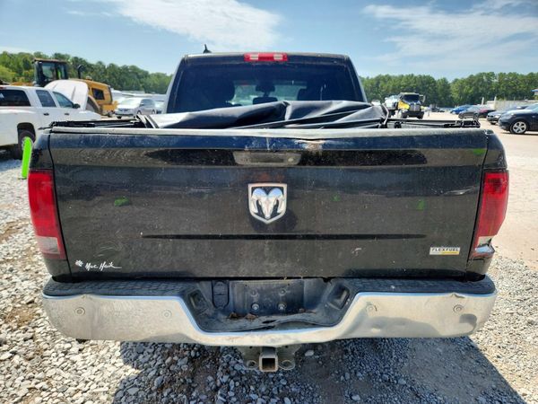 2017 RAM 1500 SLT CREW CAB 4X2