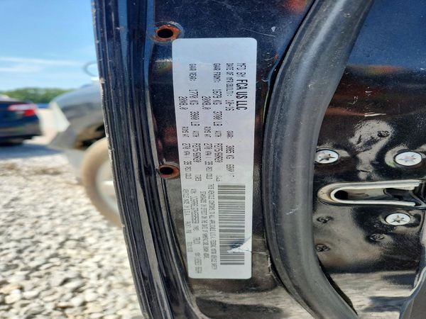 2017 RAM 1500 SLT CREW CAB 4X2