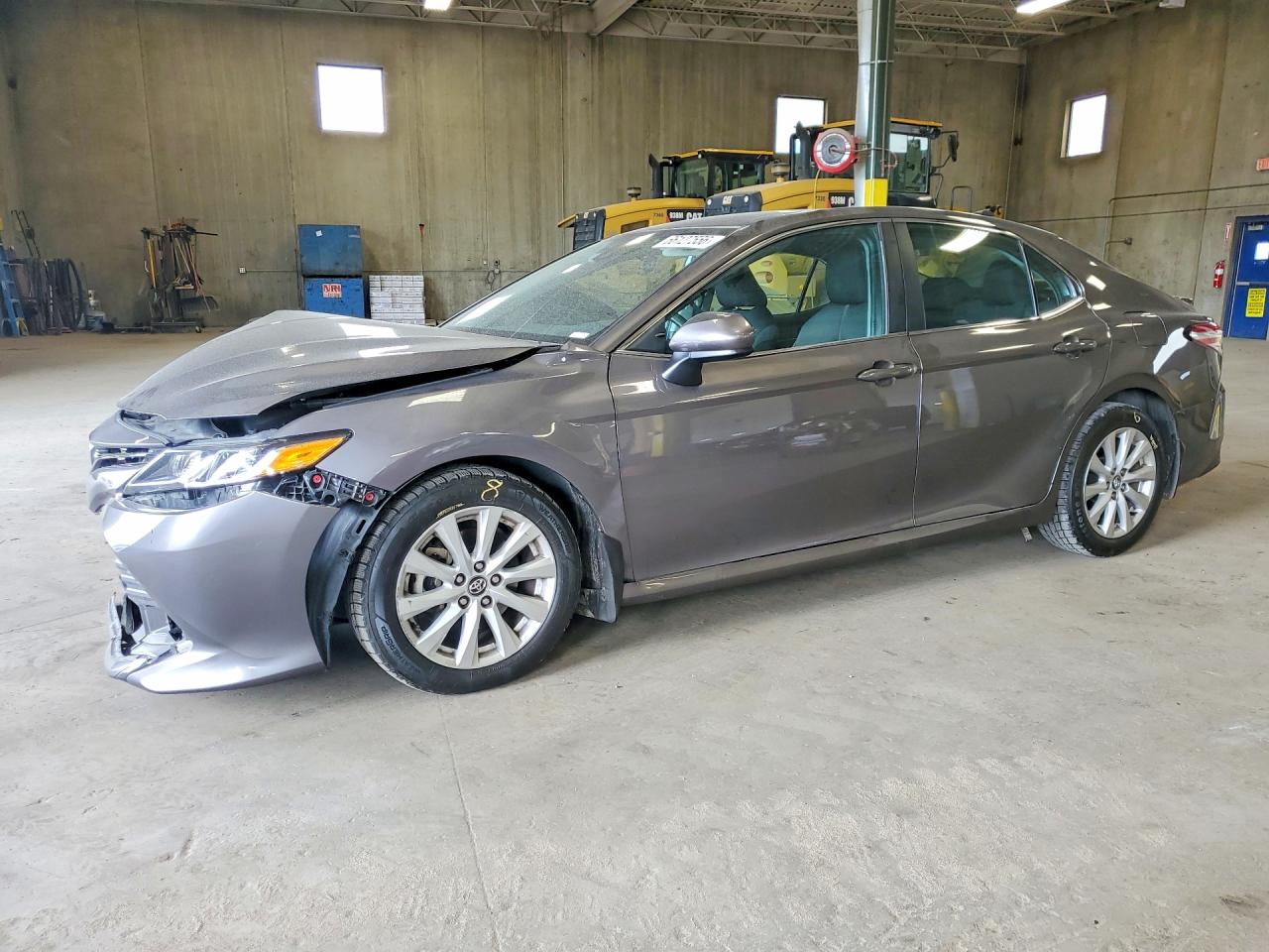 2020 TOYOTA CAMRY LE — Front 3/4