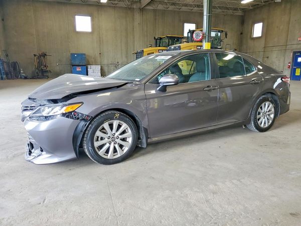2020 TOYOTA CAMRY LE — Front 3/4