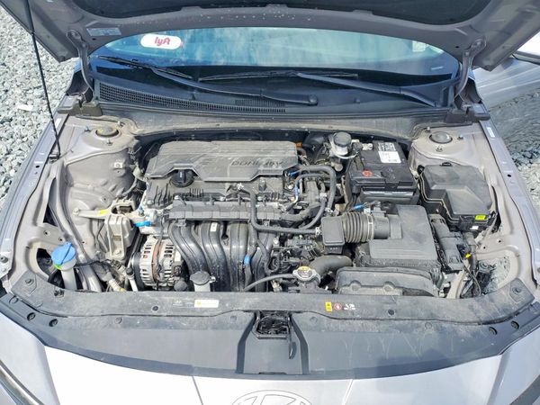 2025 HYUNDAI ELANTRA SE — Engine bay