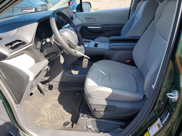 2024 TOYOTA SIENNA LE — DENT