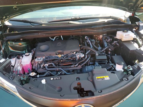 2024 TOYOTA SIENNA LE — Engine bay