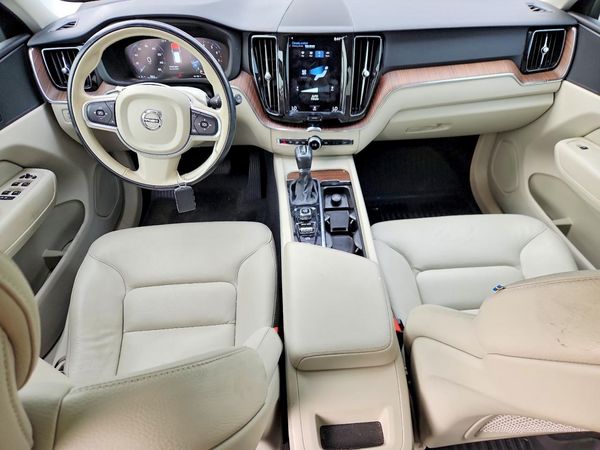 2021 VOLVO XC60