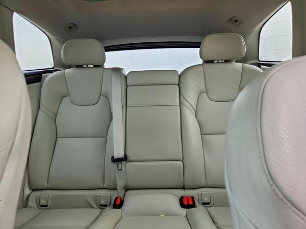 2021 VOLVO XC60