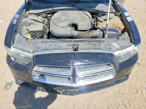 2013 DODGE CHARGER SE — Engine bay