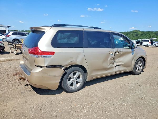 2013 TOYOTA SIENNA
