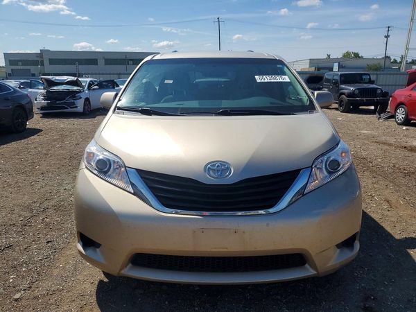 2013 TOYOTA SIENNA