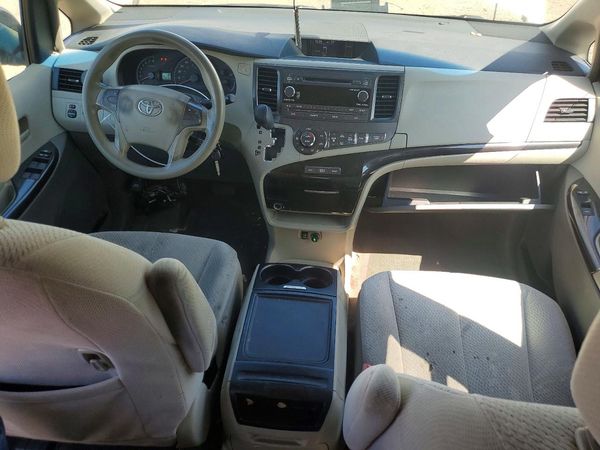 2013 TOYOTA SIENNA