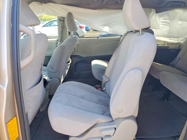 2013 TOYOTA SIENNA