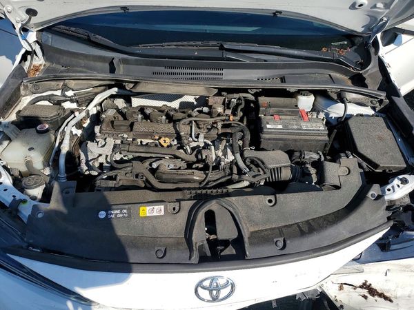 2022 TOYOTA COROLLA SE — Engine bay