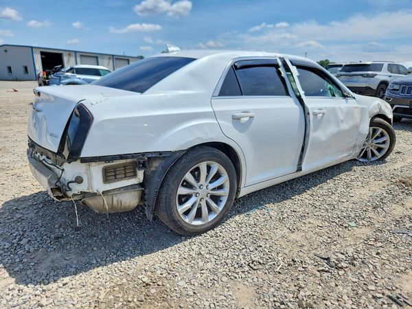 2016 CHRYSLER 300