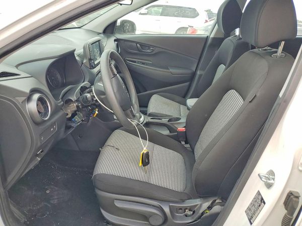 2021 HYUNDAI KONA SE — DENT