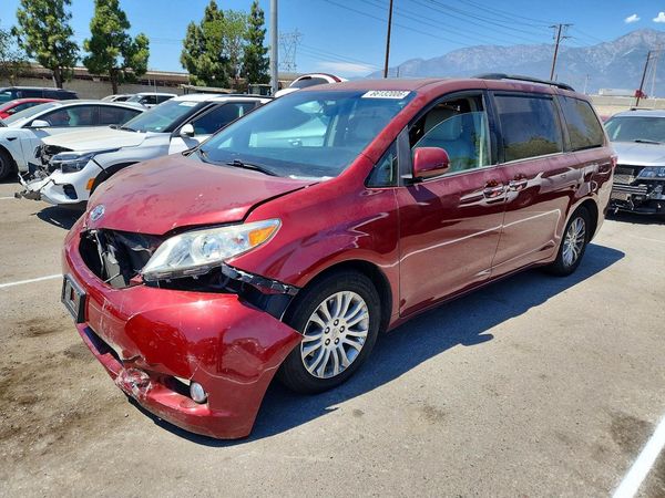 2015 TOYOTA SIENNA