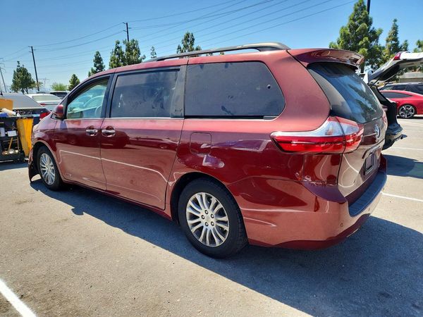 2015 TOYOTA SIENNA