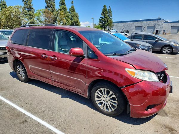 2015 TOYOTA SIENNA