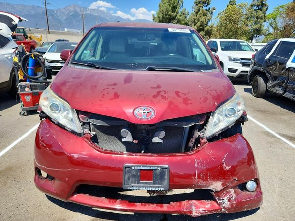 2015 TOYOTA SIENNA