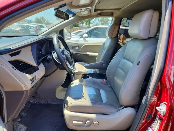2015 TOYOTA SIENNA