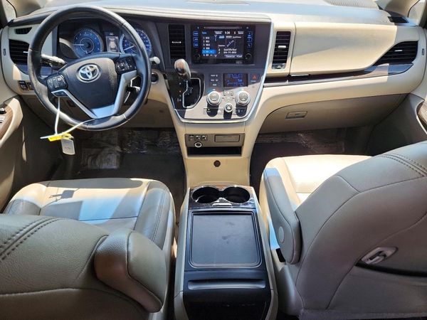 2015 TOYOTA SIENNA