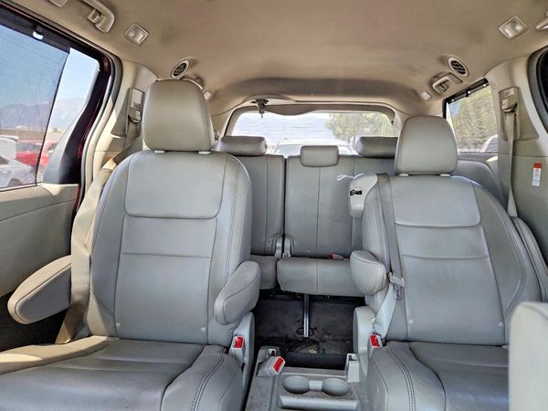 2015 TOYOTA SIENNA