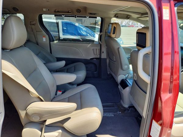 2015 TOYOTA SIENNA