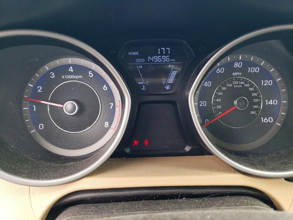2013 HYUNDAI ELANTRA