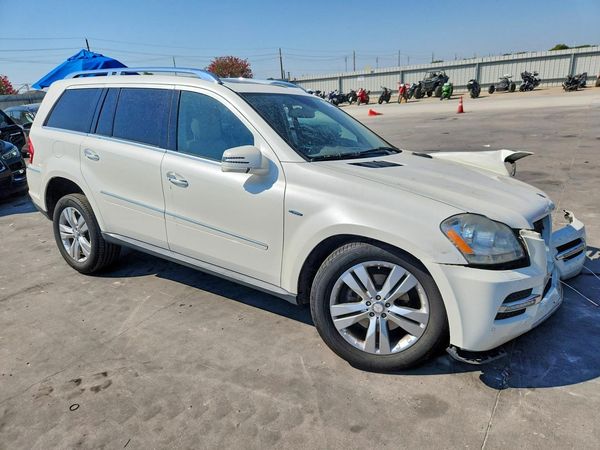 2012 MERCEDES-BENZ GL GL350 BLUETEC 4-MATIC — Passenger 3/4