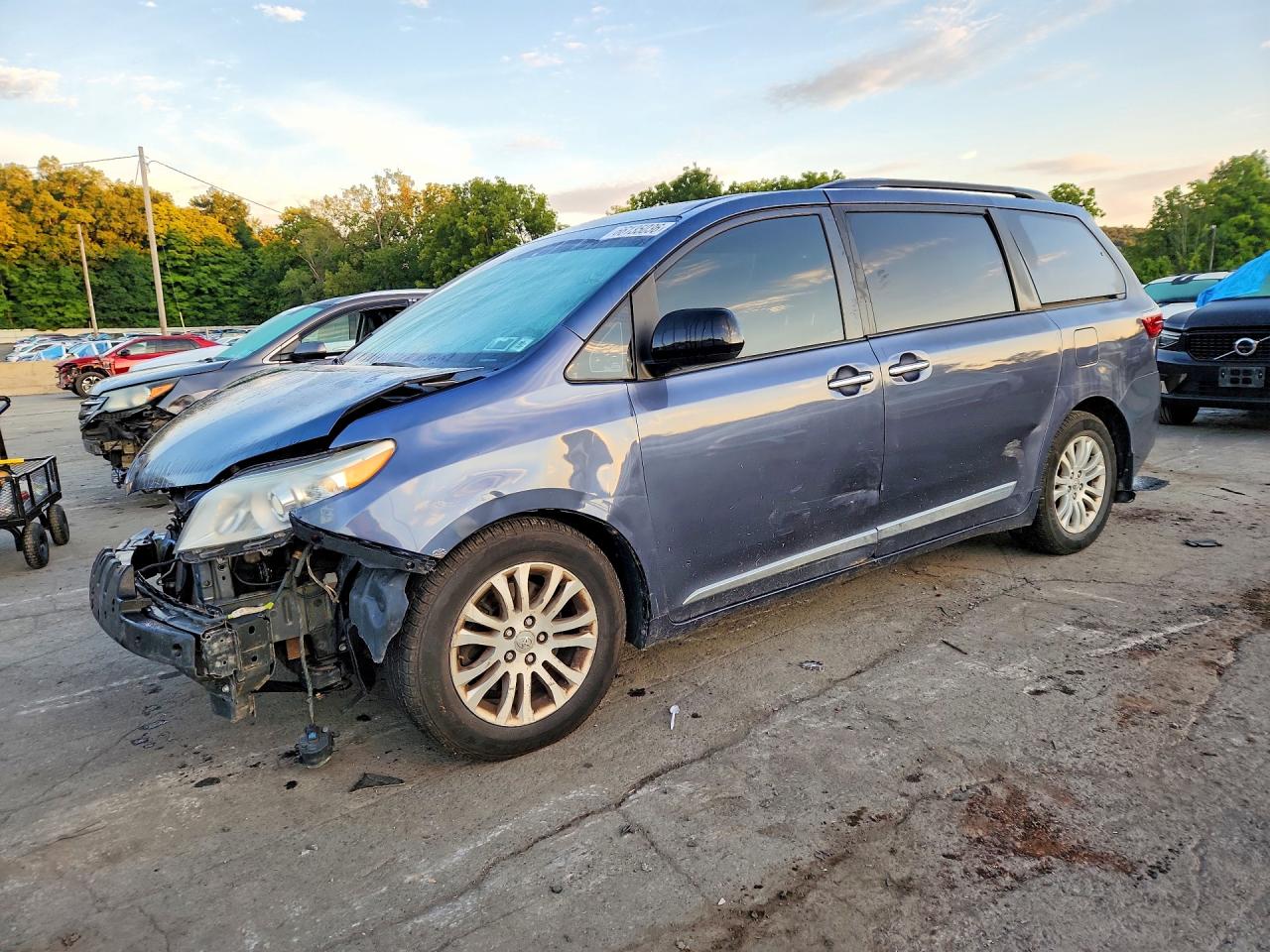 2017 TOYOTA SIENNA
