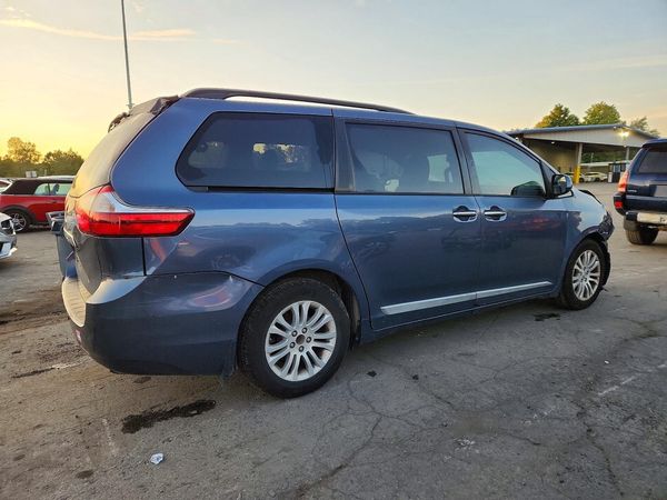 2017 TOYOTA SIENNA
