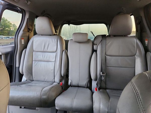 2017 TOYOTA SIENNA