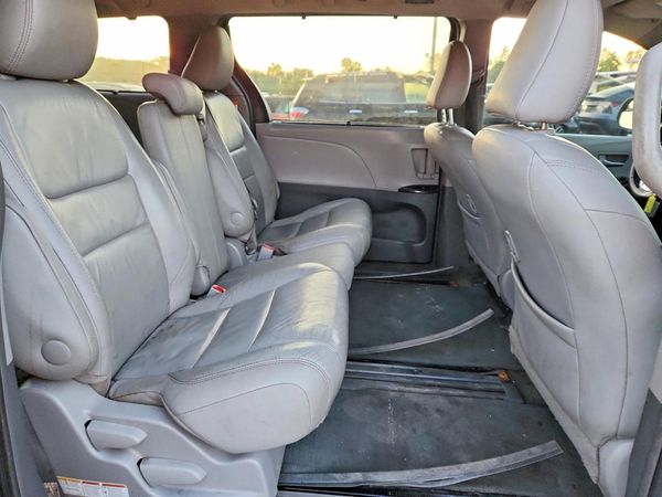 2017 TOYOTA SIENNA