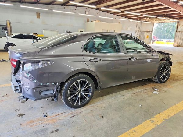 2019 TOYOTA CAMRY